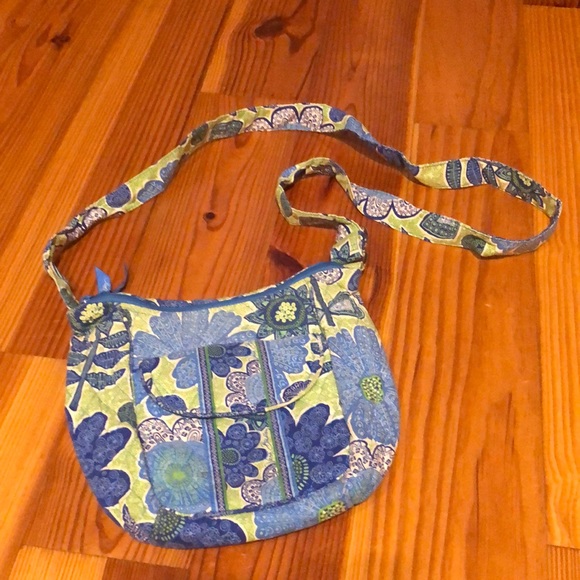Vera Bradley purse. Colors blue green and white. Measures 9x7x3.5 - Picture 2 of 5